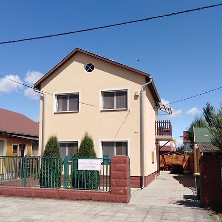 Arinza Apartman Vendeghaz Mezőkövesd Buitenkant foto