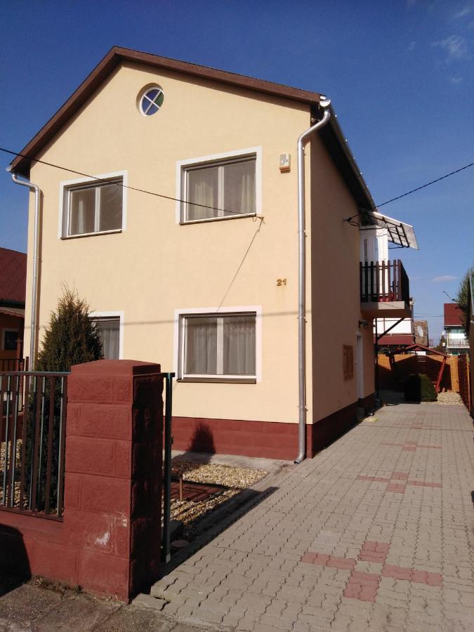 Arinza Apartman Vendeghaz Mezőkövesd Buitenkant foto