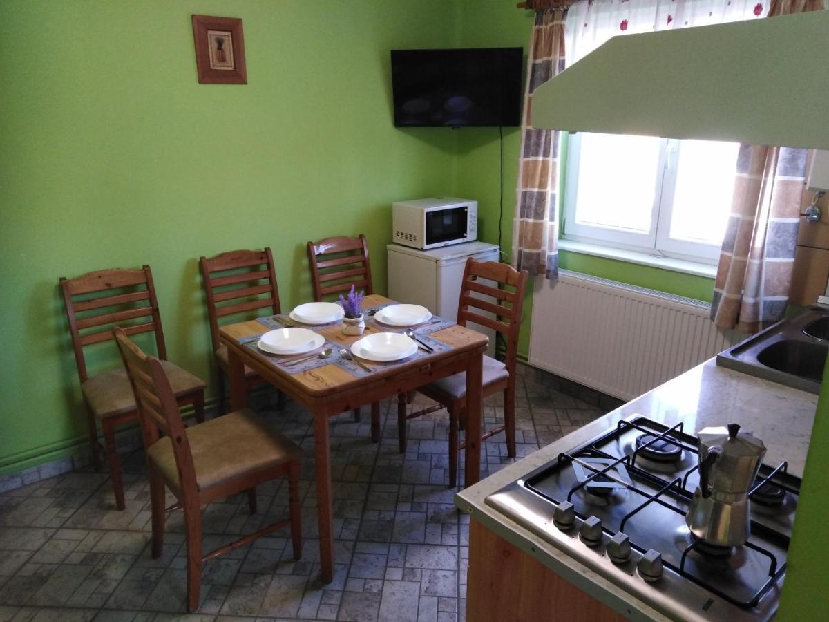 Arinza Apartman Vendeghaz Mezőkövesd Buitenkant foto