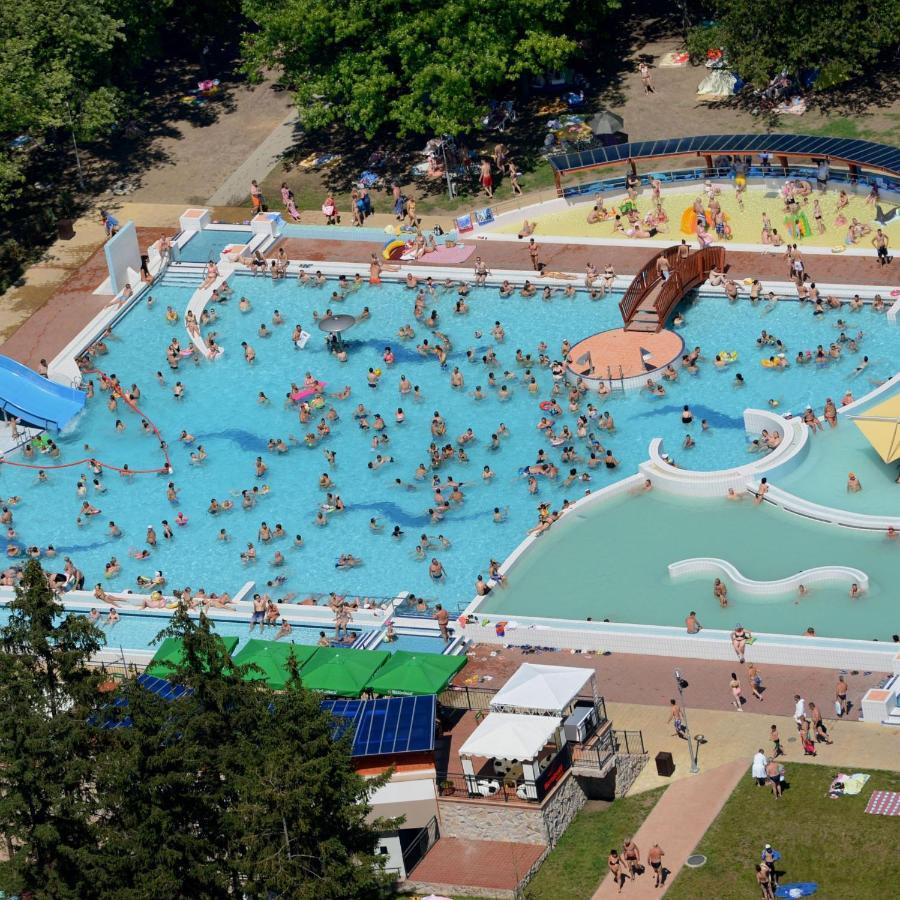 Arinza Apartman Vendeghaz Mezőkövesd Buitenkant foto